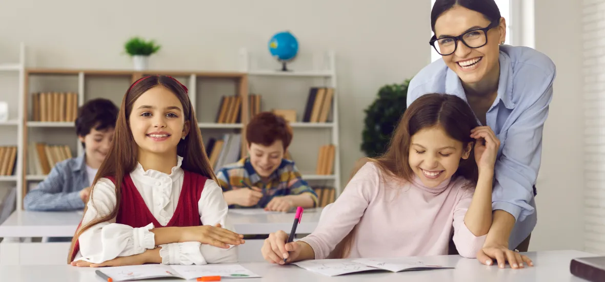 Erfahrene Nachhilfelehrerin motiviert und stärkt Schüler*innen im Lernen, geht individuell und freundlich auf sie ein.